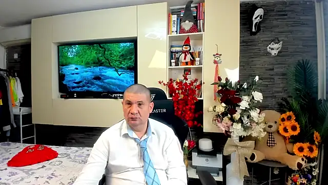 Snapshot of SpartacusDaddy48 chatting on May 3, 2026, 11:47 am SpartacusDaddy48 online show from May 3, 2026, 11:47 am