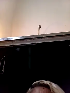 flavinhasensual online show from April 13, 2026, 9:35 am