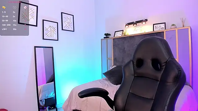 Snapshot of Azurra_amatto2 chatting on February 9, 2026, 9:02 pm Azurra amatto2 online show from February 9, 2026, 9:02 pm