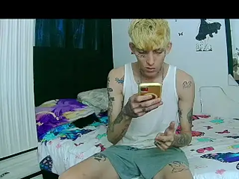 Snapshot of KinkyLatinCock chatting on October 8, 2025, 10:21 pm KinkyLatinCock online show from October 8, 2025, 10:21 pm