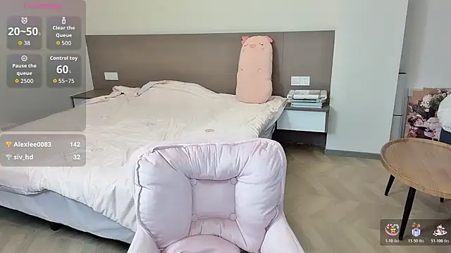 nini a online show from November 13, 2025, 7:56 am