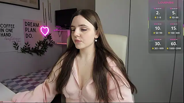 Snapshot of LiaWoow chatting on October 6, 2025, 7:09 am LiaWoow online show from October 6, 2025, 7:09 am