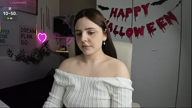 Snapshot of LiaWoow chatting on November 1, 2025, 2:22 pm LiaWoow online show from November 1, 2025, 2:22 pm