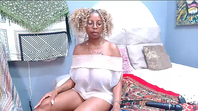 Kay-Tee online show from July 28, 2026, 8:12 pm