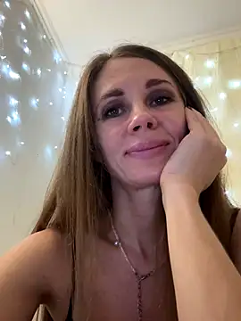 LucieMack online show from October 21, 2025, 5:45 pm