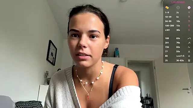 MaydaCornwall online show from October 12, 2025, 7:32 am