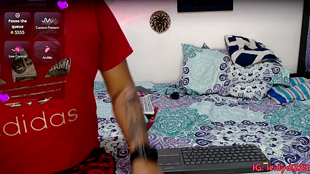 leidydi223 online show from October 8, 2025, 1:51 am