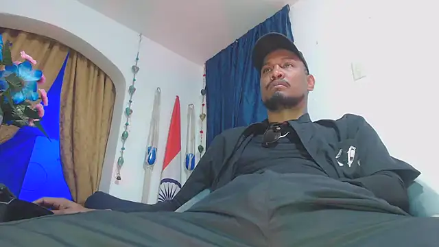 ElCaballeroNegro24 online show from February 13, 2026, 1:49 am