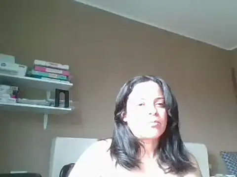 ITALIANASISIXX online show from April 14, 2026, 6:51 am