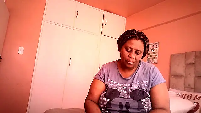 HUGEASSXXXXX online show from July 3, 2026, 6:42 am