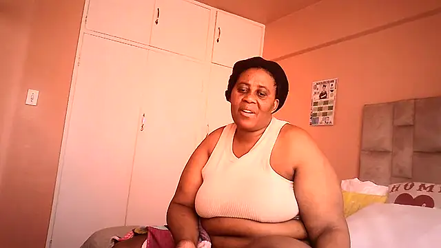 HUGEASSXXXXX online show from July 7, 2026, 8:29 am