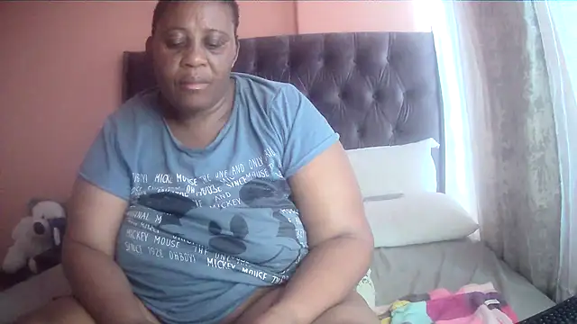 HUGEASSXXXXX online show from February 15, 2026, 5:08 am