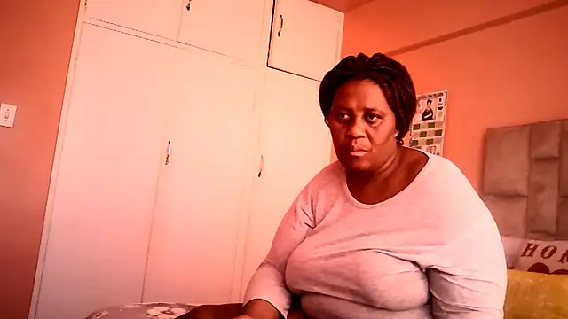 HUGEASSXXXXX online show from June 24, 2026, 6:01 am