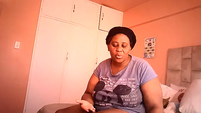 HUGEASSXXXXX online show from July 10, 2026, 7:08 am