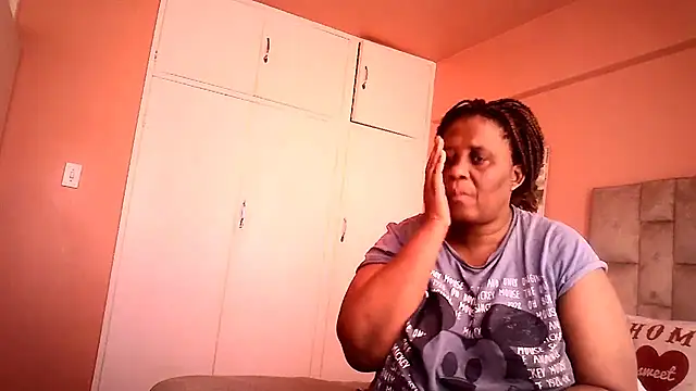 HUGEASSXXXXX online show from July 4, 2026, 6:31 am