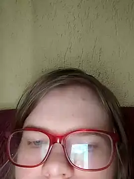 Snapshot of Moonolighta chatting on October 18, 2025, 8:38 am Moonolighta online show from October 18, 2025, 8:38 am