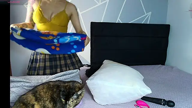 karlamoon23 online show from March 25, 2026, 8:30 pm