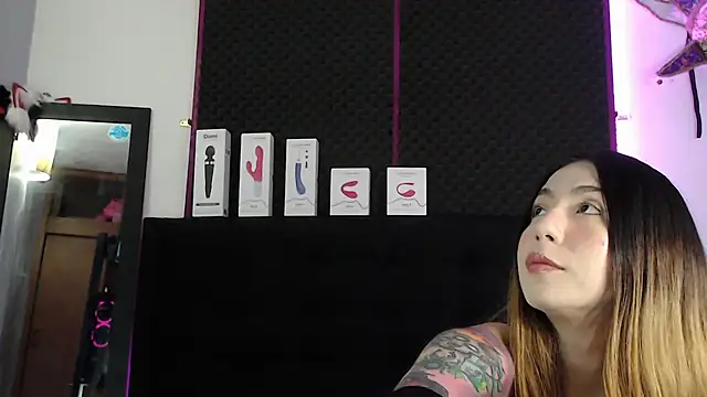 Snapshot of karlamoon23 chatting on December 14, 2025, 9:20 pm karlamoon23 online show from December 14, 2025, 9:20 pm