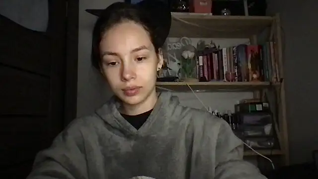 Yuna5343 online show from October 4, 2025, 8:32 pm