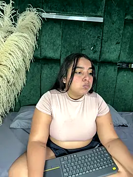 Chloe jackson25 online show from November 12, 2025, 6:34 pm