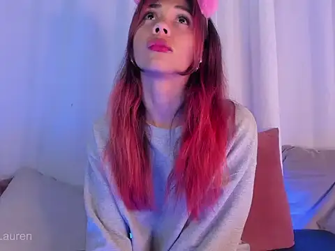 Laurenn 2 online show from November 10, 2025, 4:17 am