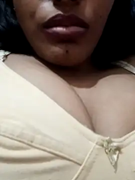 kaviyaponnu0987 online show from October 17, 2025, 7:26 pm