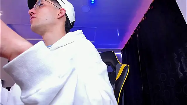 alexgiraldo   online show from November 21, 2025, 12:15 pm