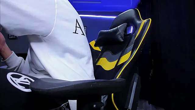 alexgiraldo   online show from November 5, 2025, 5:43 am