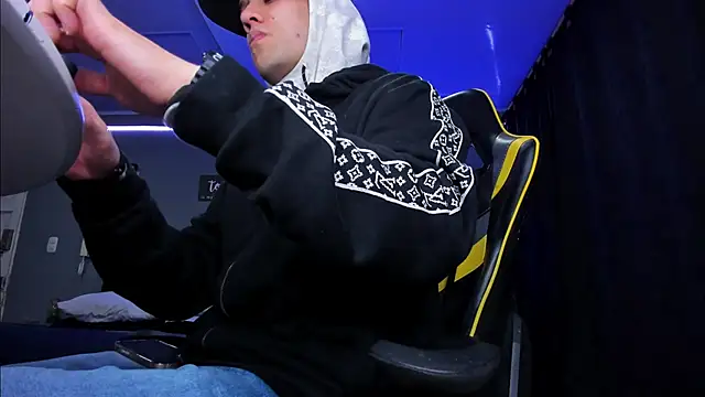 alexgiraldo   online show from October 16, 2025, 10:56 am