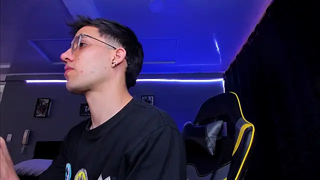 alexgiraldo   online show from November 8, 2025, 12:20 pm