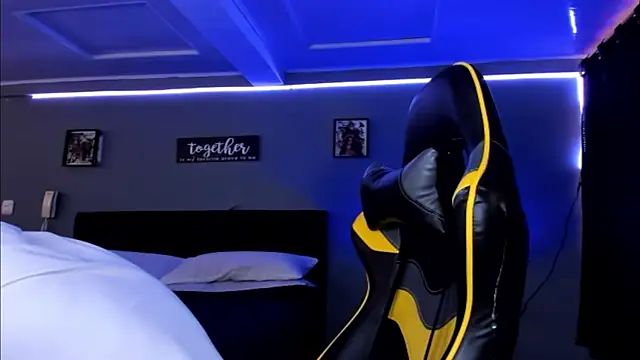 alexgiraldo   online show from October 11, 2025, 9:05 pm