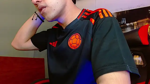 Snapshot of alexgiraldo__ chatting on June 18, 2026, 1:49 pm alexgiraldo online show from June 18, 2026, 1:49 pm