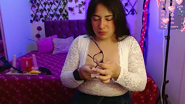 Estrella  sex online show from February 12, 2026, 7:35 pm