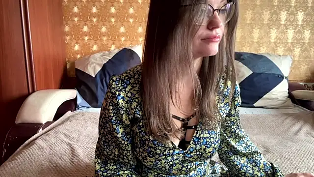 mia shine bright wow online show from October 19, 2025, 5:10 am