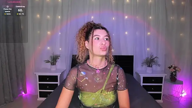 Evolet Bee online show from December 1, 2025, 1:23 pm