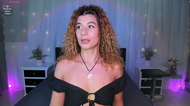 Evolet Bee online show from September 15, 2025, 1:33 pm