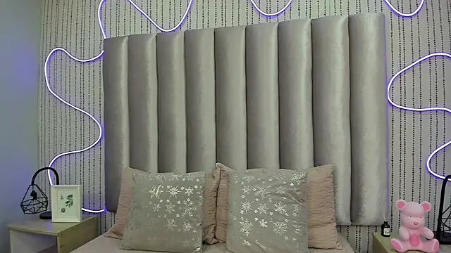 SamanthaPeachss online show from January 10, 2026, 12:00 pm