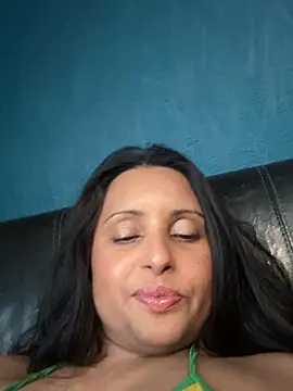 Angelaarayexx online show from April 29, 2026, 11:03 am