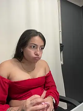 Alyha Cortes online show from December 22, 2025, 1:11 pm