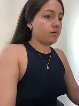 Alyha Cortes online show from November 10, 2025, 1:38 pm