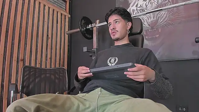 Snapshot of DimitriDeluxe chatting on November 4, 2025, 7:39 pm DimitriDeluxe online show from November 4, 2025, 7:39 pm