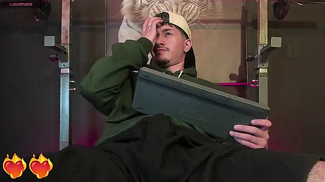 Snapshot of DimitriDeluxe chatting on November 1, 2025, 12:39 am DimitriDeluxe online show from November 1, 2025, 12:39 am