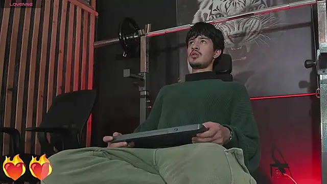 Snapshot of DimitriDeluxe chatting on October 25, 2025, 7:36 pm DimitriDeluxe online show from October 25, 2025, 7:36 pm