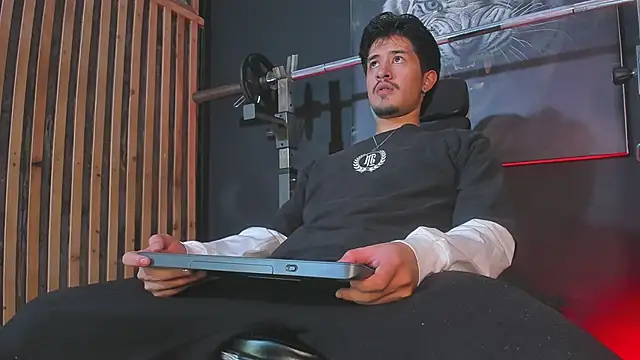 Snapshot of DimitriDeluxe chatting on November 25, 2025, 7:47 pm DimitriDeluxe online show from November 25, 2025, 7:47 pm