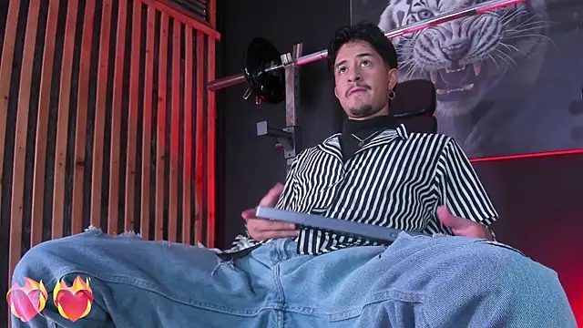 Snapshot of DimitriDeluxe chatting on November 3, 2025, 8:12 pm DimitriDeluxe online show from November 3, 2025, 8:12 pm