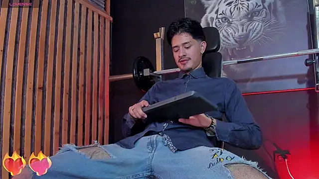 Snapshot of DimitriDeluxe chatting on October 29, 2025, 8:19 pm DimitriDeluxe online show from October 29, 2025, 8:19 pm