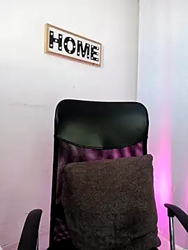 kim7  online show from November 17, 2025, 2:43 pm