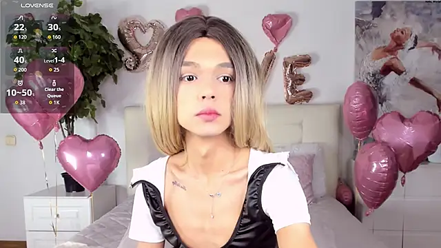 MadonnaRossi online show from February 15, 2026, 8:41 pm