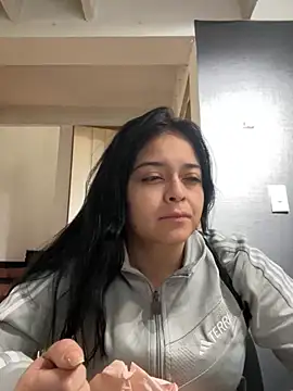 Emily Rivers  online show from September 29, 2025, 1:06 pm