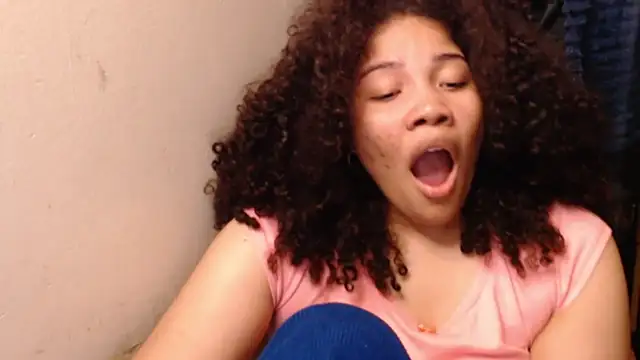 madelene online show from December 17, 2025, 2:38 am